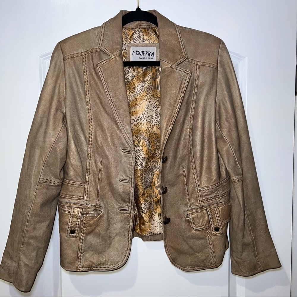Monterra Women’s 100% Genuine Leather Cute Modern Tan/Gold Jacket. Size Small